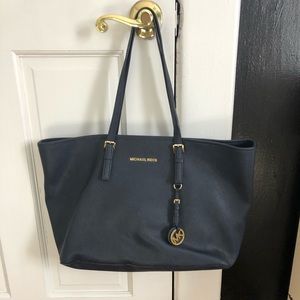 Michael Kors Jet Set Travel Medium Bag